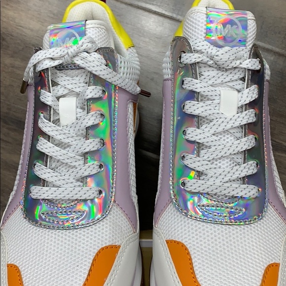 MICHAEL KORS WILMA TRAINER METALLIC PU OPT/SILVER - Picture 13 of 16